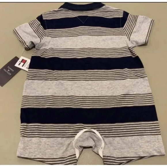 Tommy Hilfiger Romper shortall Boys 12m Grey Blue New Outfit Preppy Ivy League - Picture 2 of 3